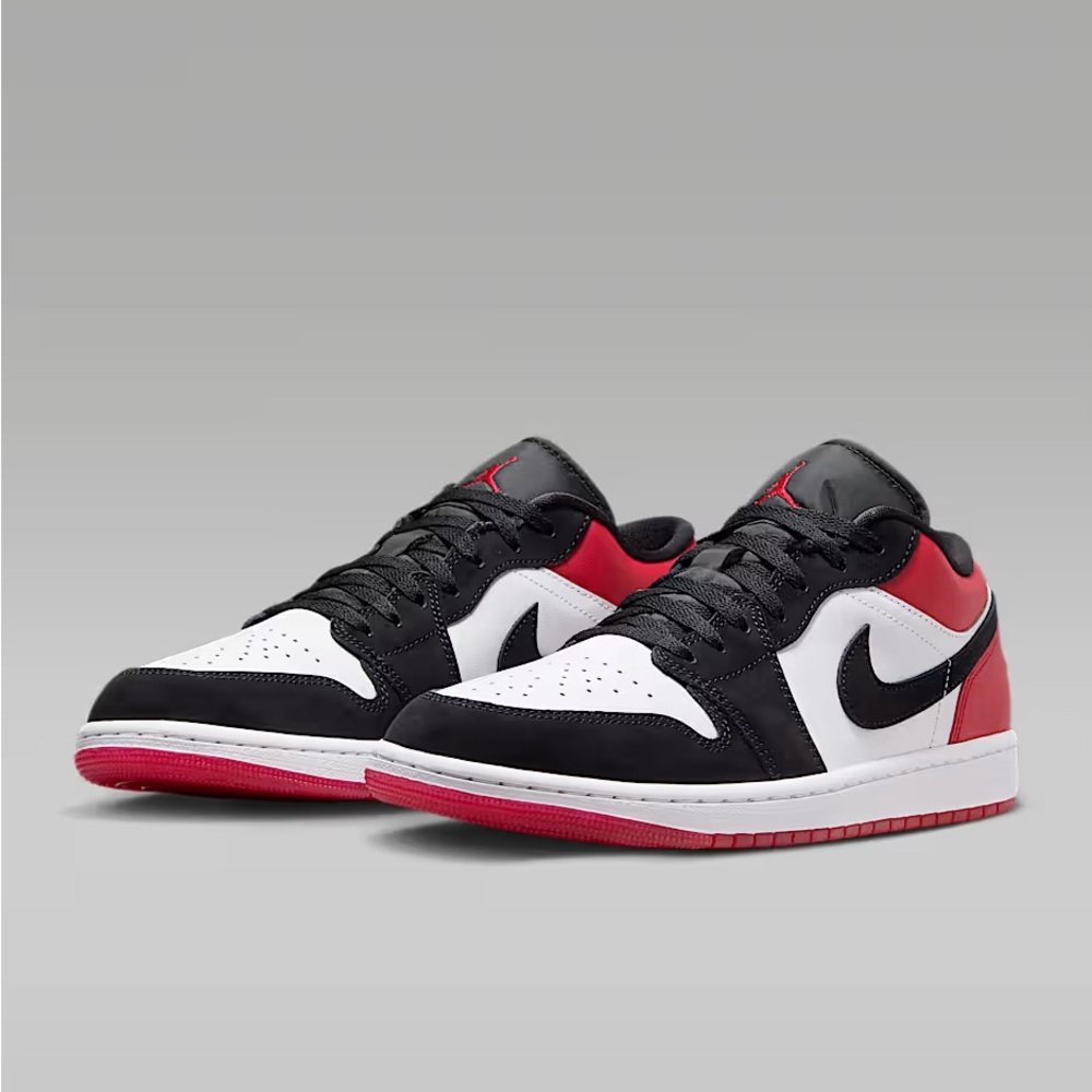 NEVER WORN! 
NIKE AIR JORDAN 1 LOW SE
